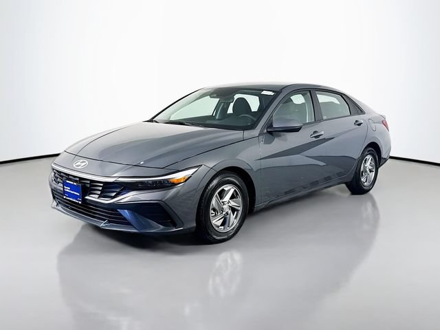 Certified 2024 Hyundai Elantra SE FWD image 2