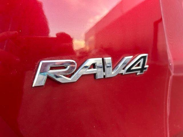 Used 2018 Toyota RAV4 XLE image 9