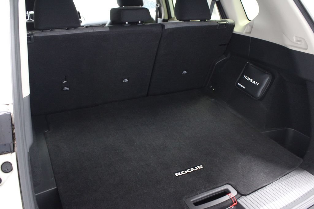 Certified 2023 Nissan Rogue SV FWD image 17