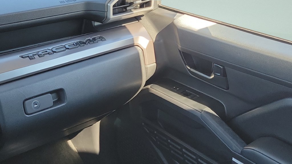 Used 2026 Toyota Tacoma SR5 RWD image 12