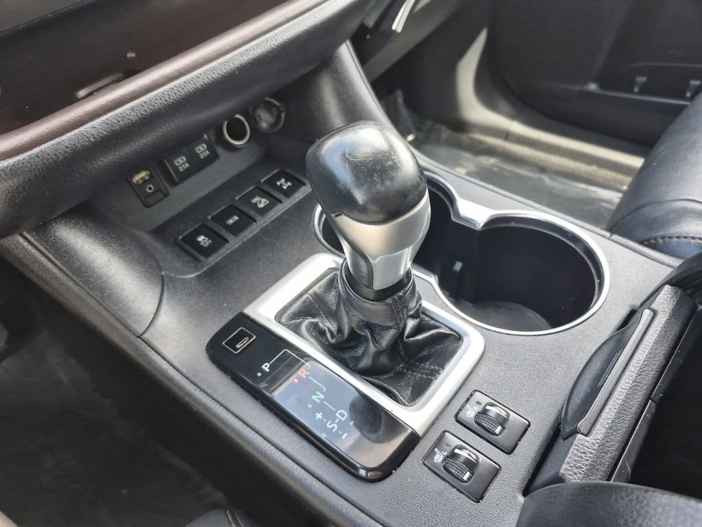Used 2018 Toyota Highlander XLE image 26