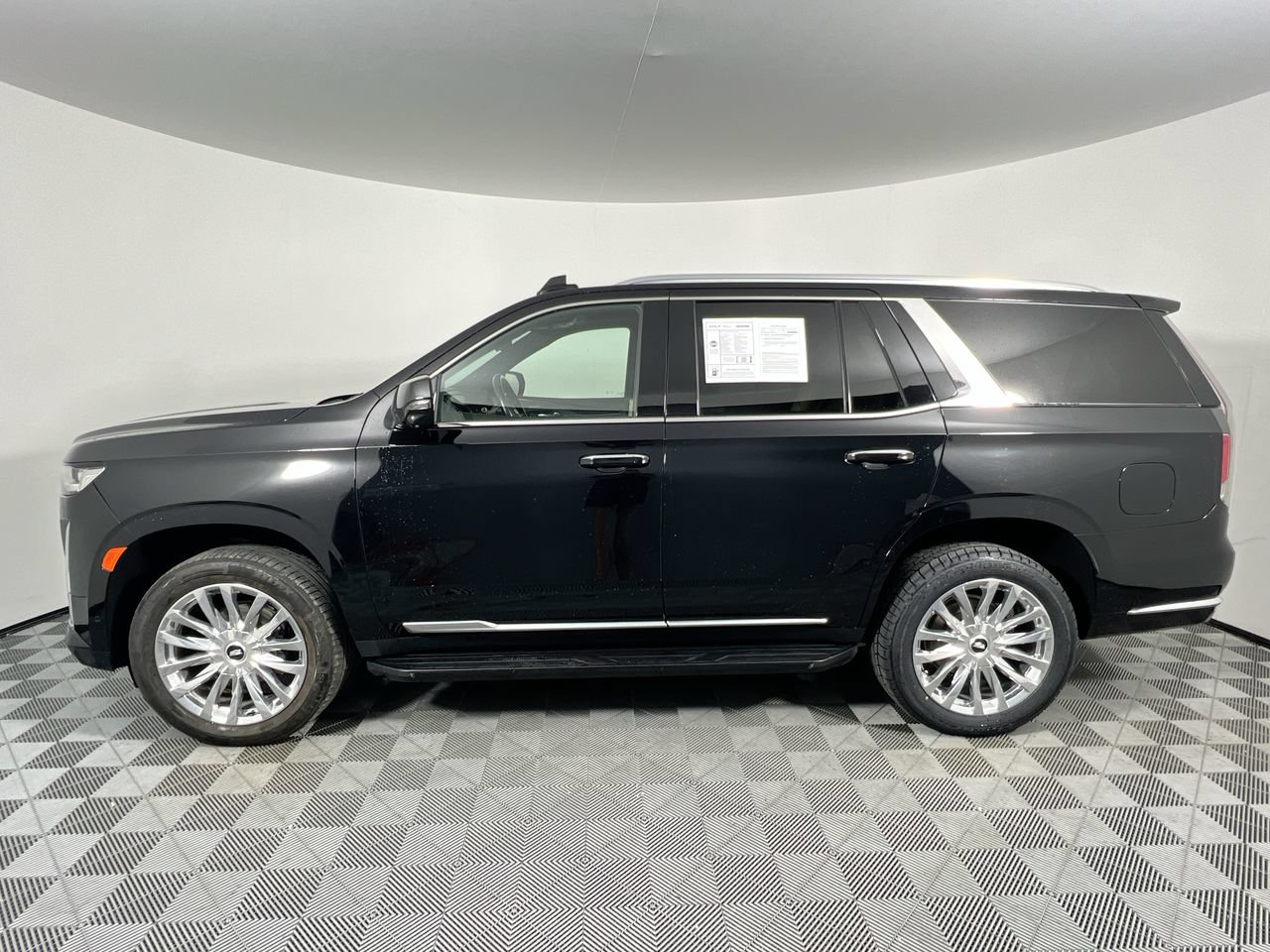 Used 2024 Cadillac Escalade Premium Luxury RWD image 6