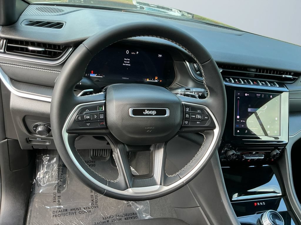 Used 2025 Jeep Grand Cherokee Laredo X AWD/4WD image 13