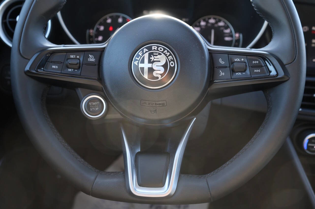 Used 2020 Alfa Romeo Giulia Sprint w/ Cold Weather Package image 18