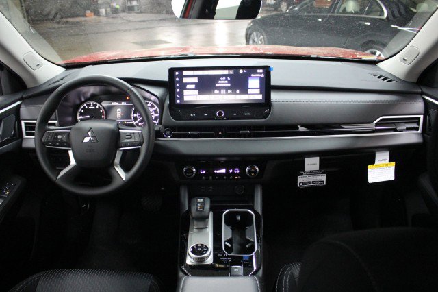 New 2026 Mitsubishi Outlander ES FWD image 19