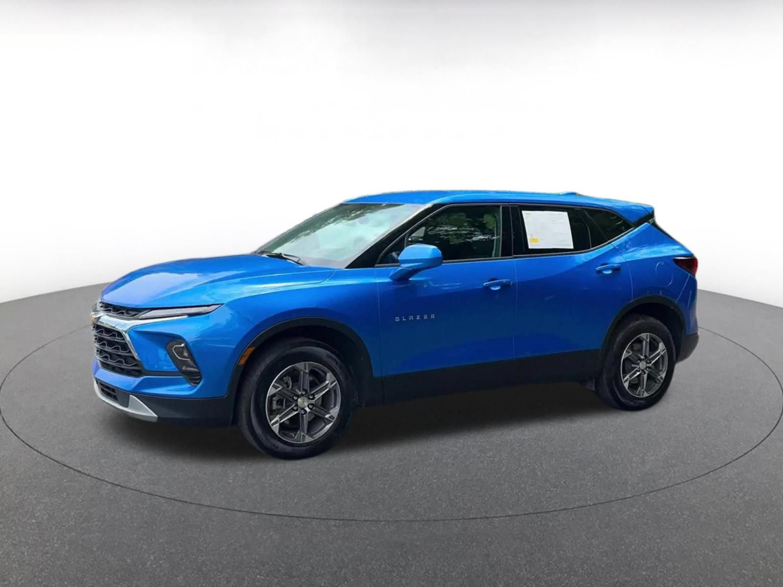 Used 2025 Chevrolet Blazer LT FWD image 6