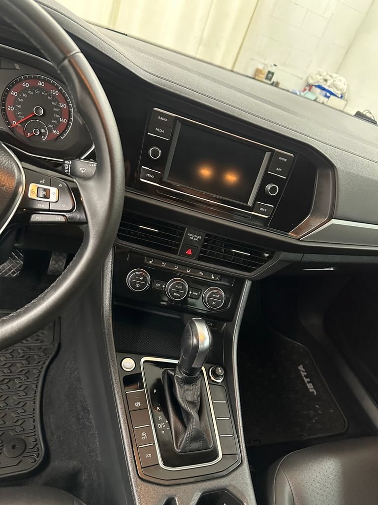 Used 2020 Volkswagen Jetta SE FWD image 17