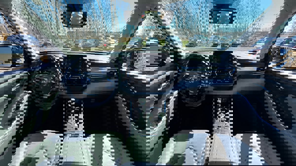 Used 2022 Toyota Highlander XLE image 27