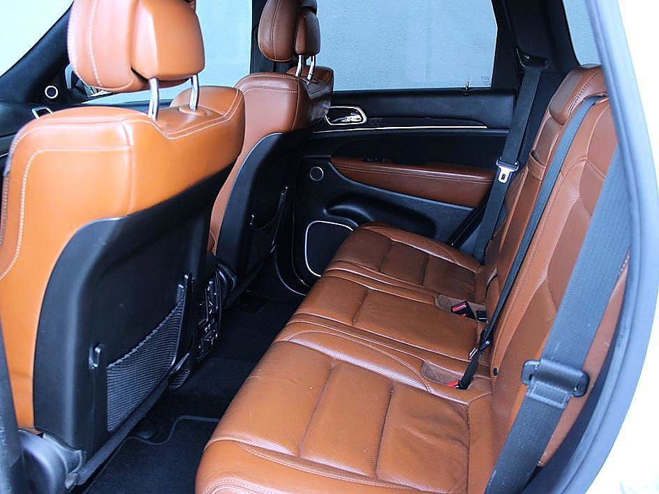 Used 2014 Jeep Grand Cherokee SRT image 16