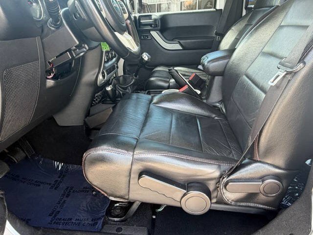Used 2012 Jeep Wrangler Unlimited Sahara AWD/4WD image 8