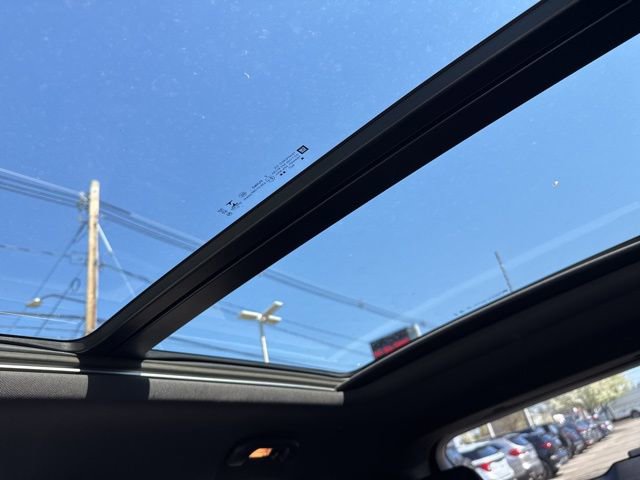 Used 2023 Chevrolet TrailBlazer RS w/ Sun and Liftgate Package AWD/4WD image 31