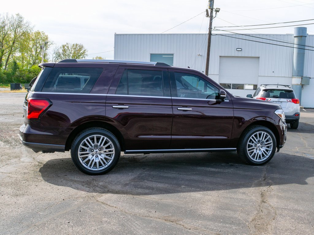 Used 2024 Ford Expedition Limited image 3