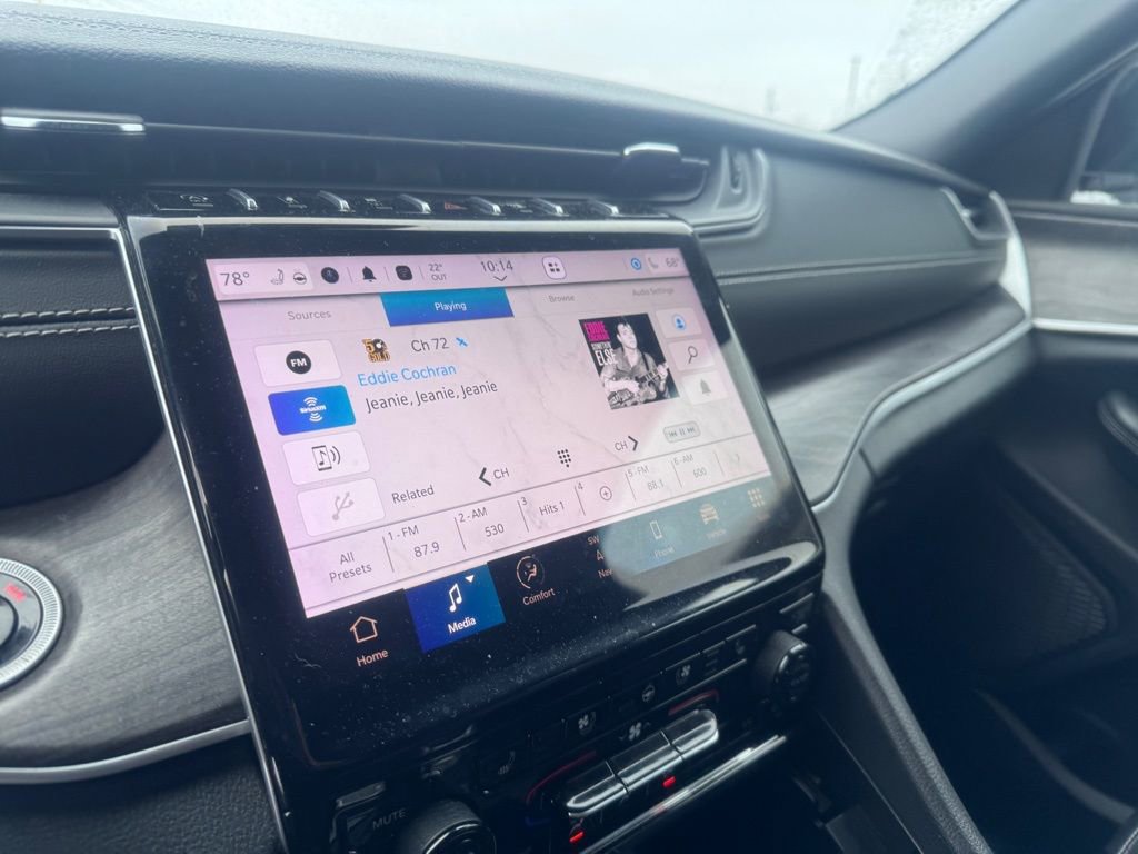 Used 2024 Jeep Grand Cherokee L Limited w/ Luxury Tech Group II image 20