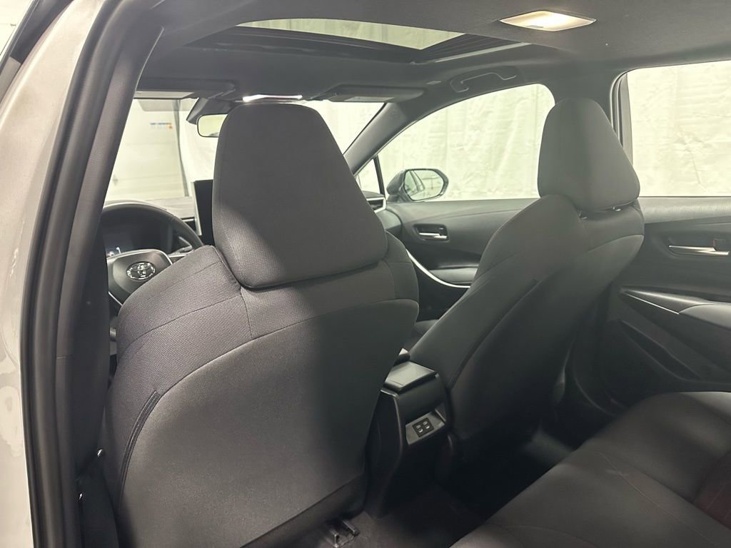 Used 2025 Toyota Corolla SE w/ SE Premium Package image 48