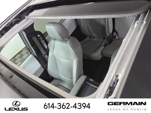 Used 2025 Toyota Sienna XLE image 33