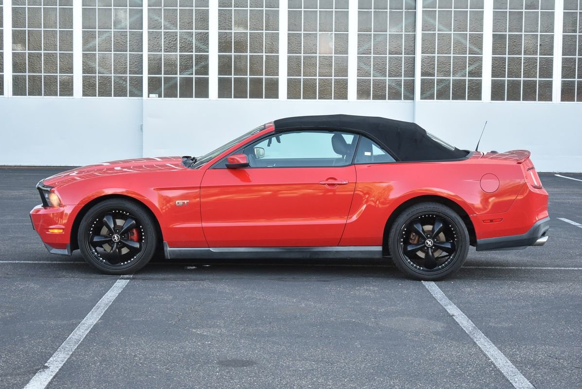 Used 2010 Ford Mustang GT image 17