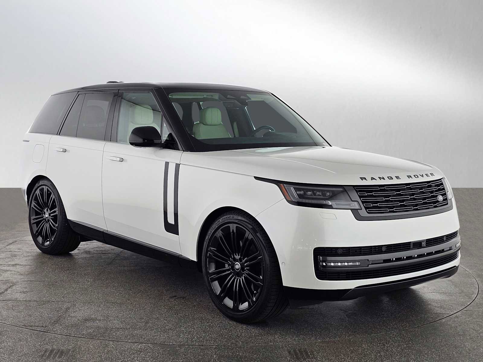 Used 2025 Land Rover Range Rover SE AWD/4WD image 7
