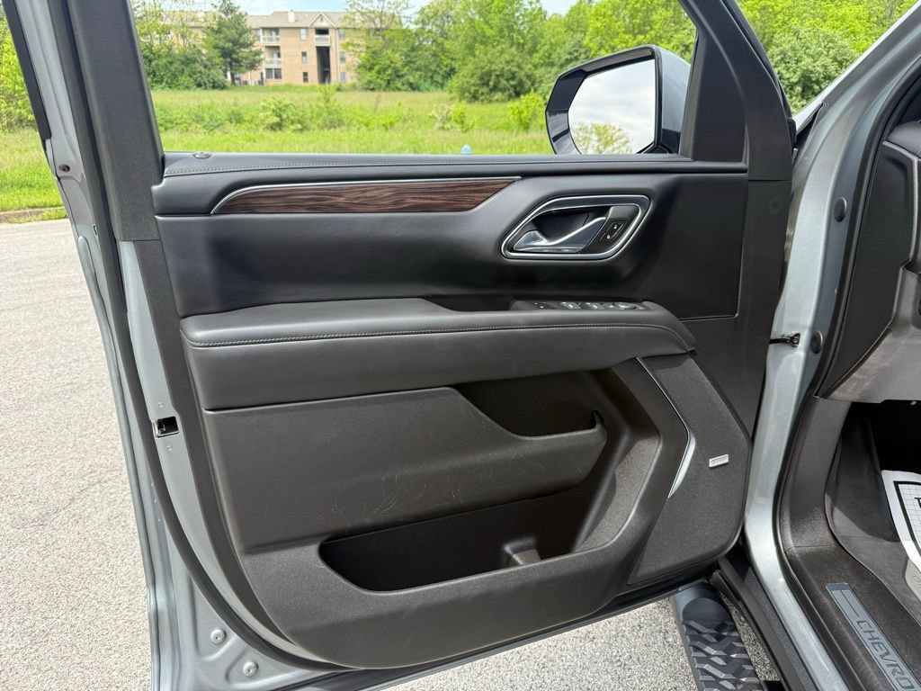 Used 2023 Chevrolet Suburban Z71 AWD/4WD image 11