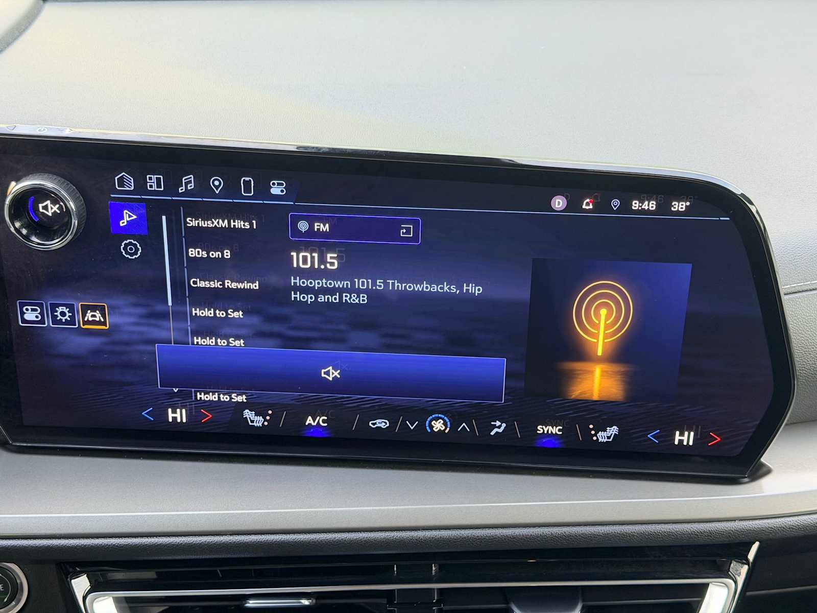 Used 2024 Chevrolet Traverse LS w/ Midnight/Sport Edition image 27