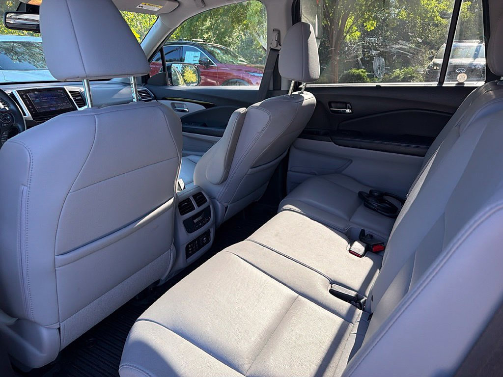 Used 2017 Honda Pilot Touring image 8