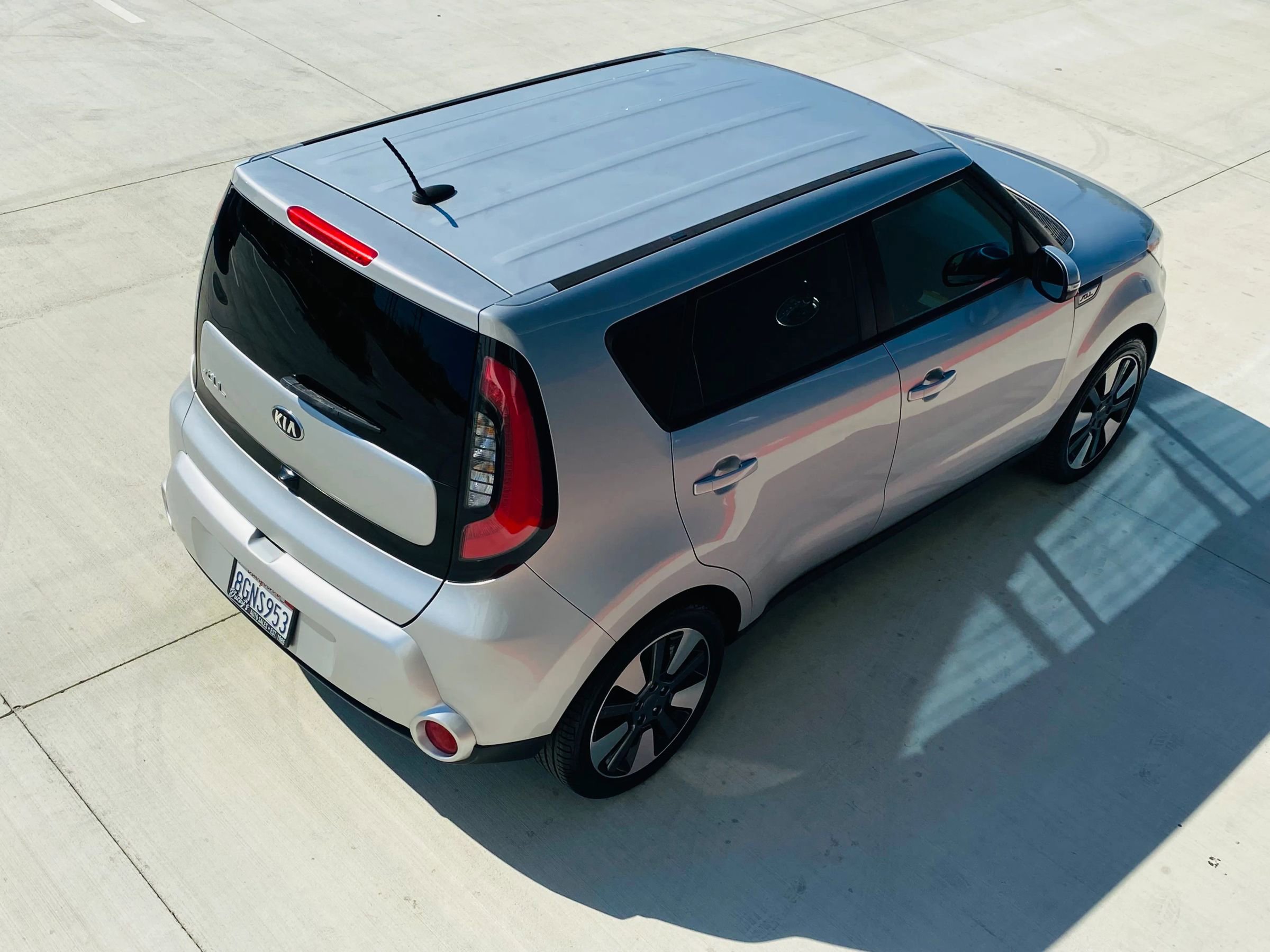 Used 2015 Kia Soul ! FWD image 8