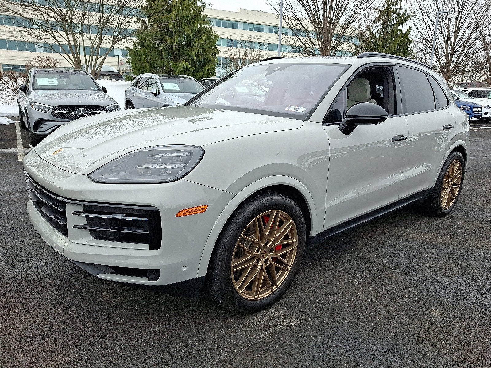 Used 2024 Porsche Cayenne S image 3