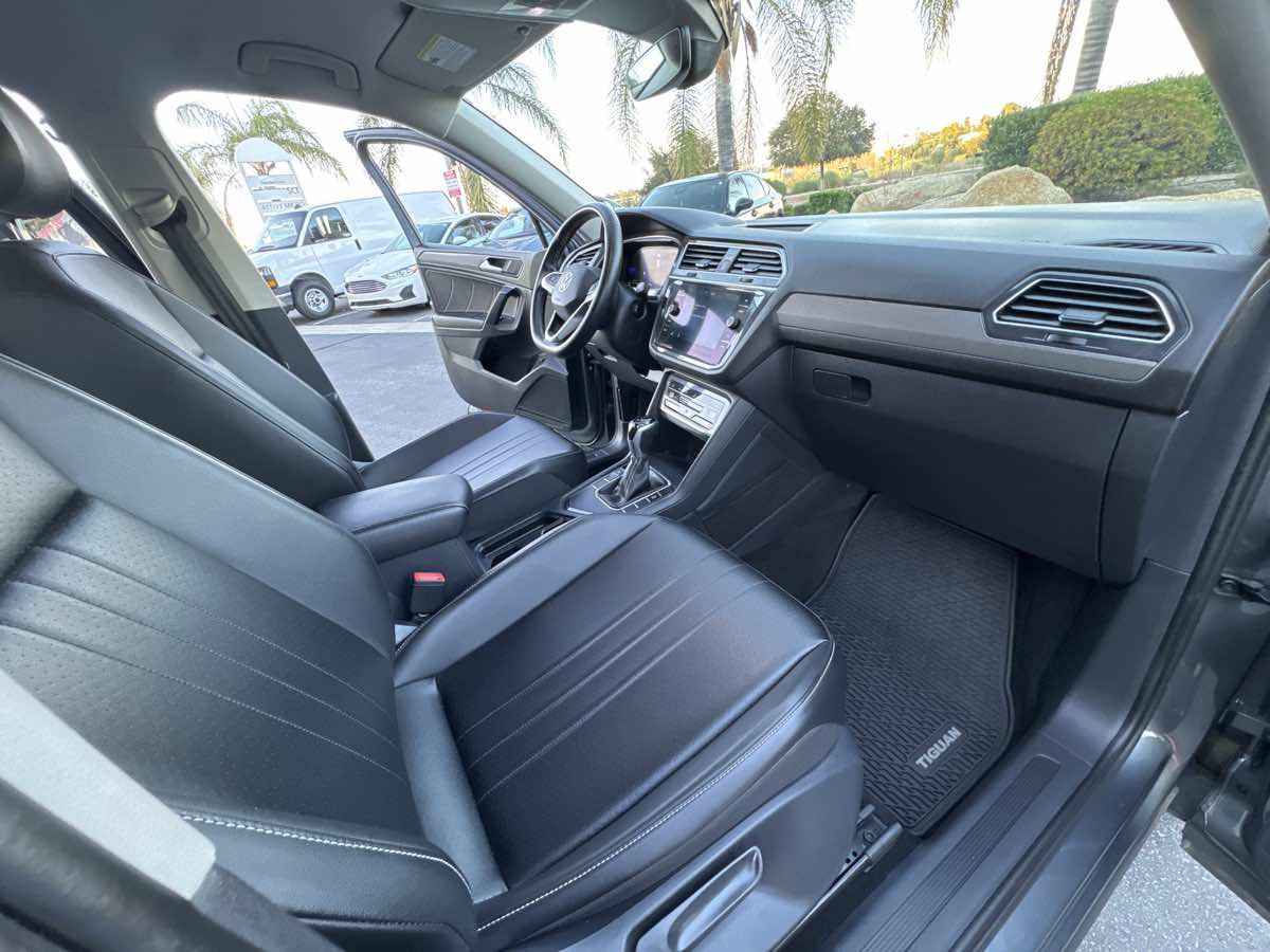 Used 2022 Volkswagen Tiguan SE image 16
