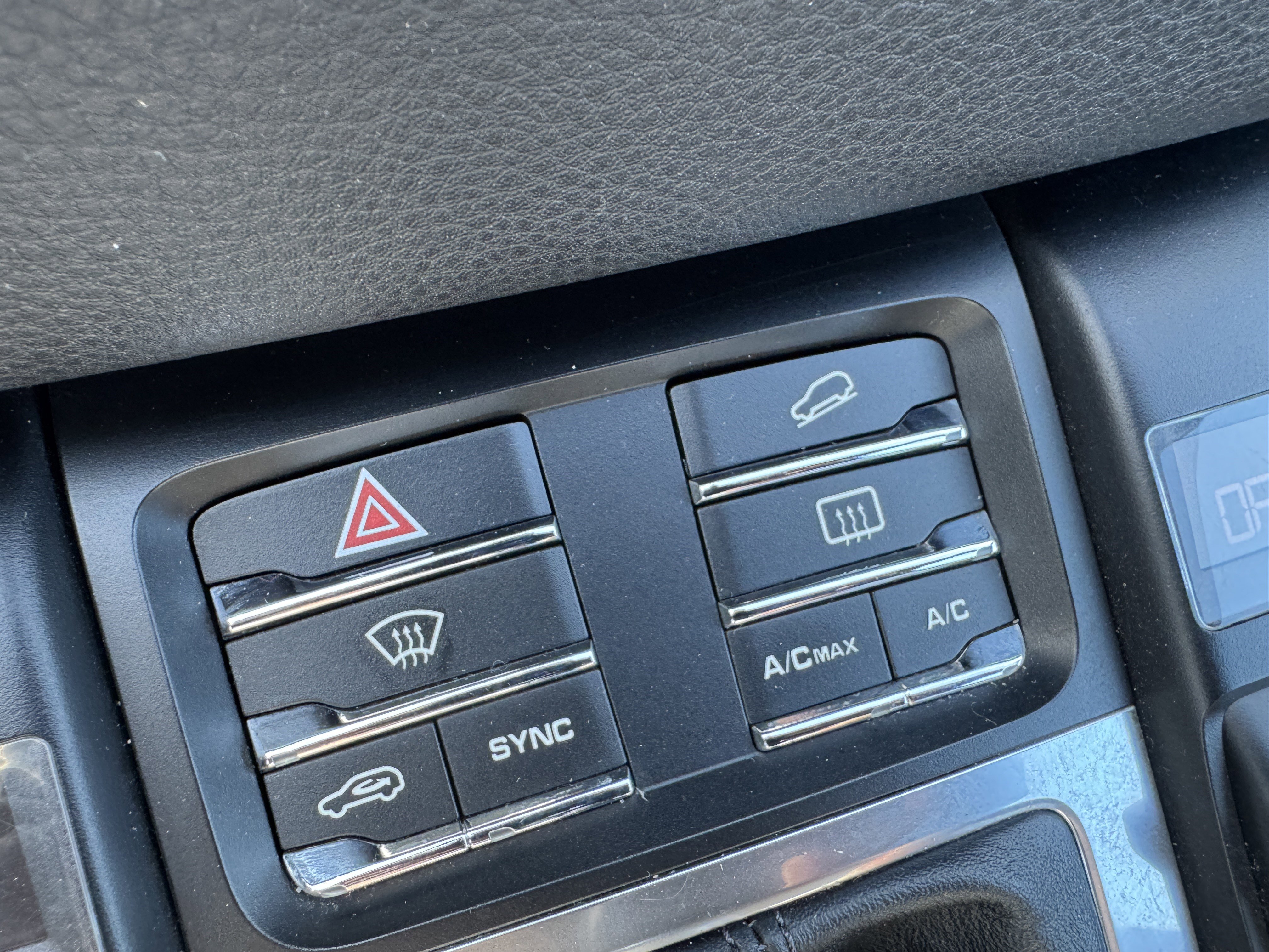 Used 2017 Porsche Macan AWD/4WD image 28