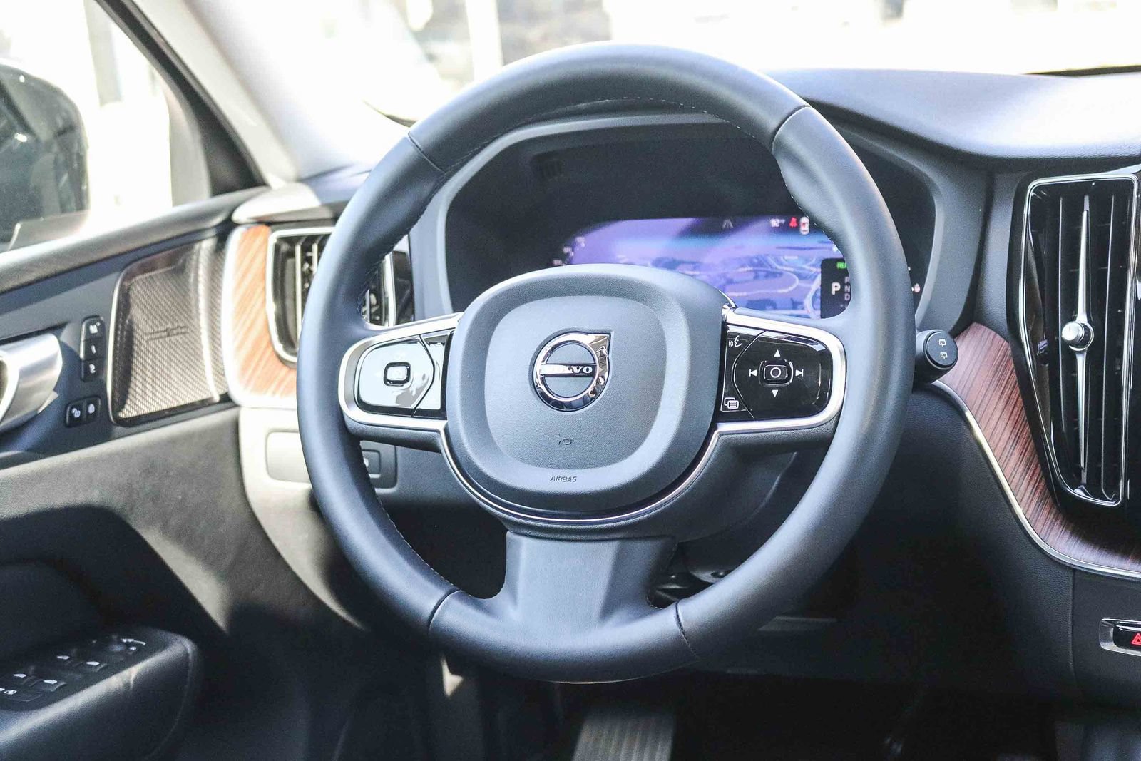 Used 2024 Volvo XC60 T8 Plus w/ Protection Package Premier AWD/4WD image 17