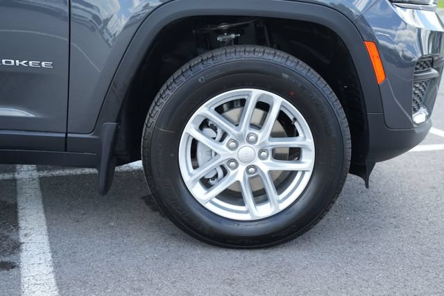 New 2026 Jeep Grand Cherokee Laredo w/ Trailer Tow Package AWD/4WD image 46