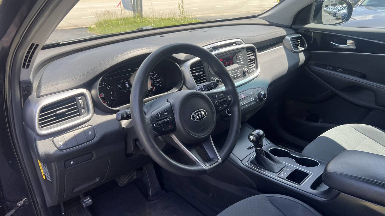 Used 2017 Kia Sorento L image 9