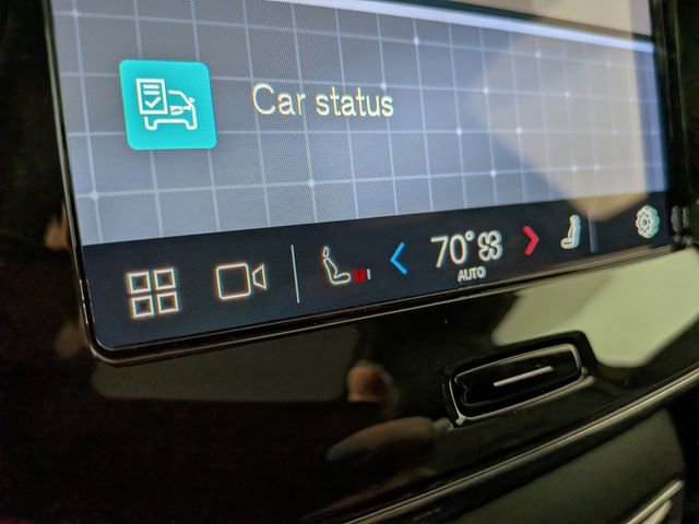 Used 2025 Volvo XC40 B5 Plus image 9