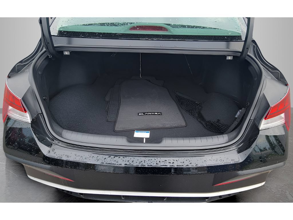 Used 2025 Hyundai Elantra SEL FWD image 9