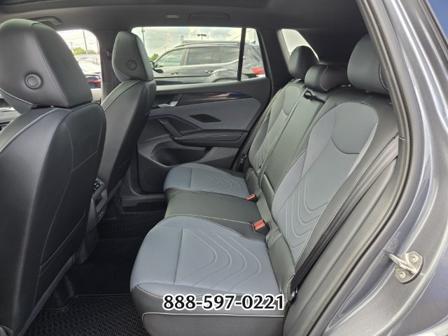 Used 2025 Volkswagen Tiguan SE R-Line AWD/4WD image 13