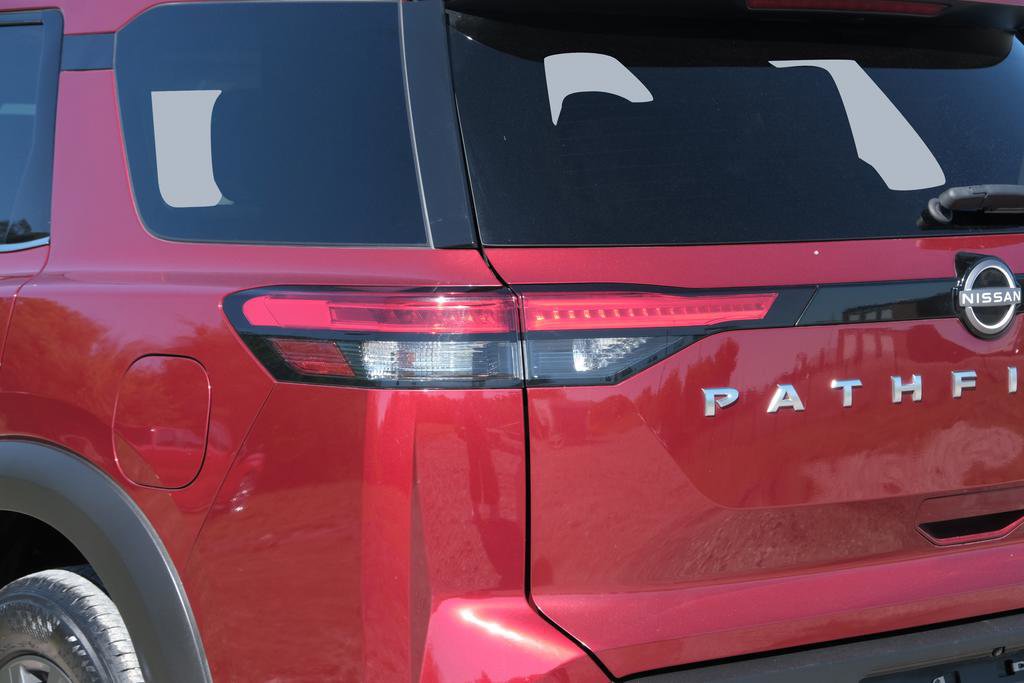 Used 2023 Nissan Pathfinder SV image 35