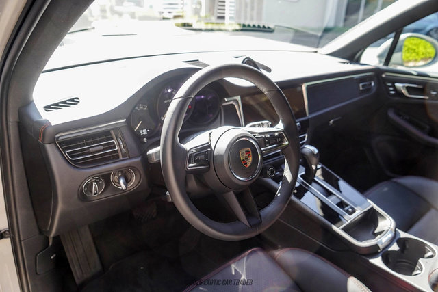 Used 2025 Porsche Macan GTS AWD/4WD image 21