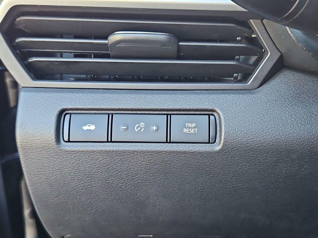 Used 2024 Nissan Altima 2.5 SV image 15