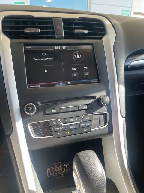 Used 2016 Ford Fusion SE FWD image 6
