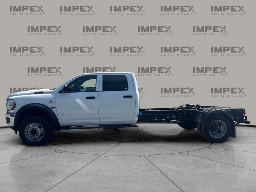 Used 2019 RAM 4500 Tradesman w/ Chrome Appearance Group RWD image 3