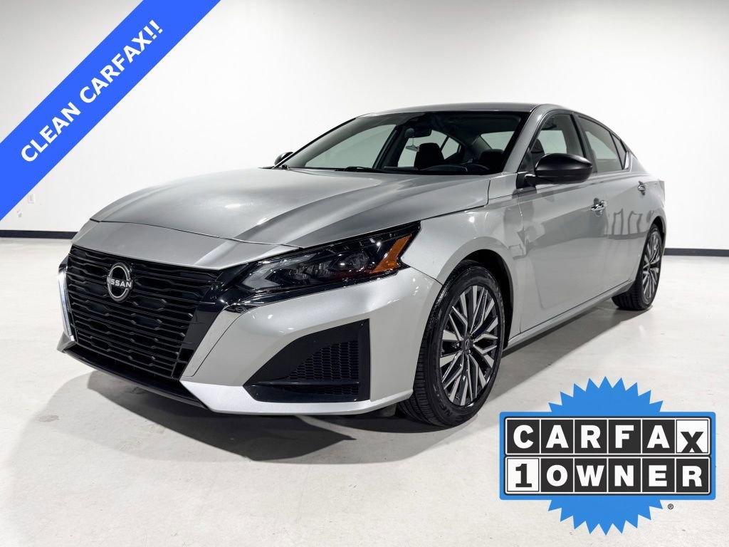 Used 2024 Nissan Altima 2.5 SV image 1