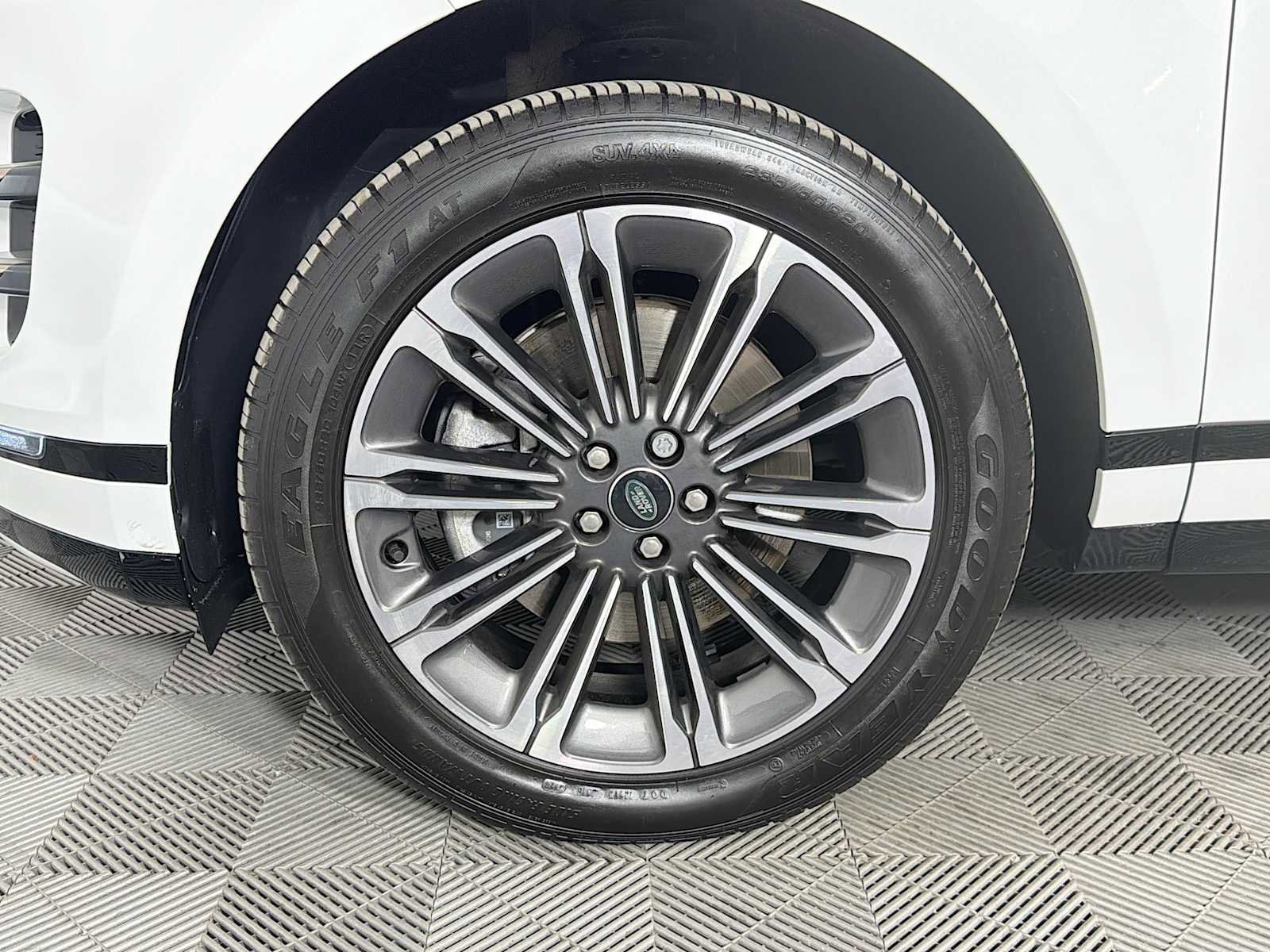 Used 2025 Land Rover Range Rover Evoque Dynamic SE AWD/4WD image 30