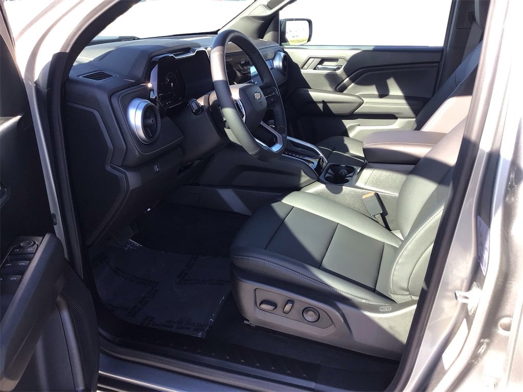 Used 2025 Chevrolet Colorado LT w/ LT Convenience Package image 9
