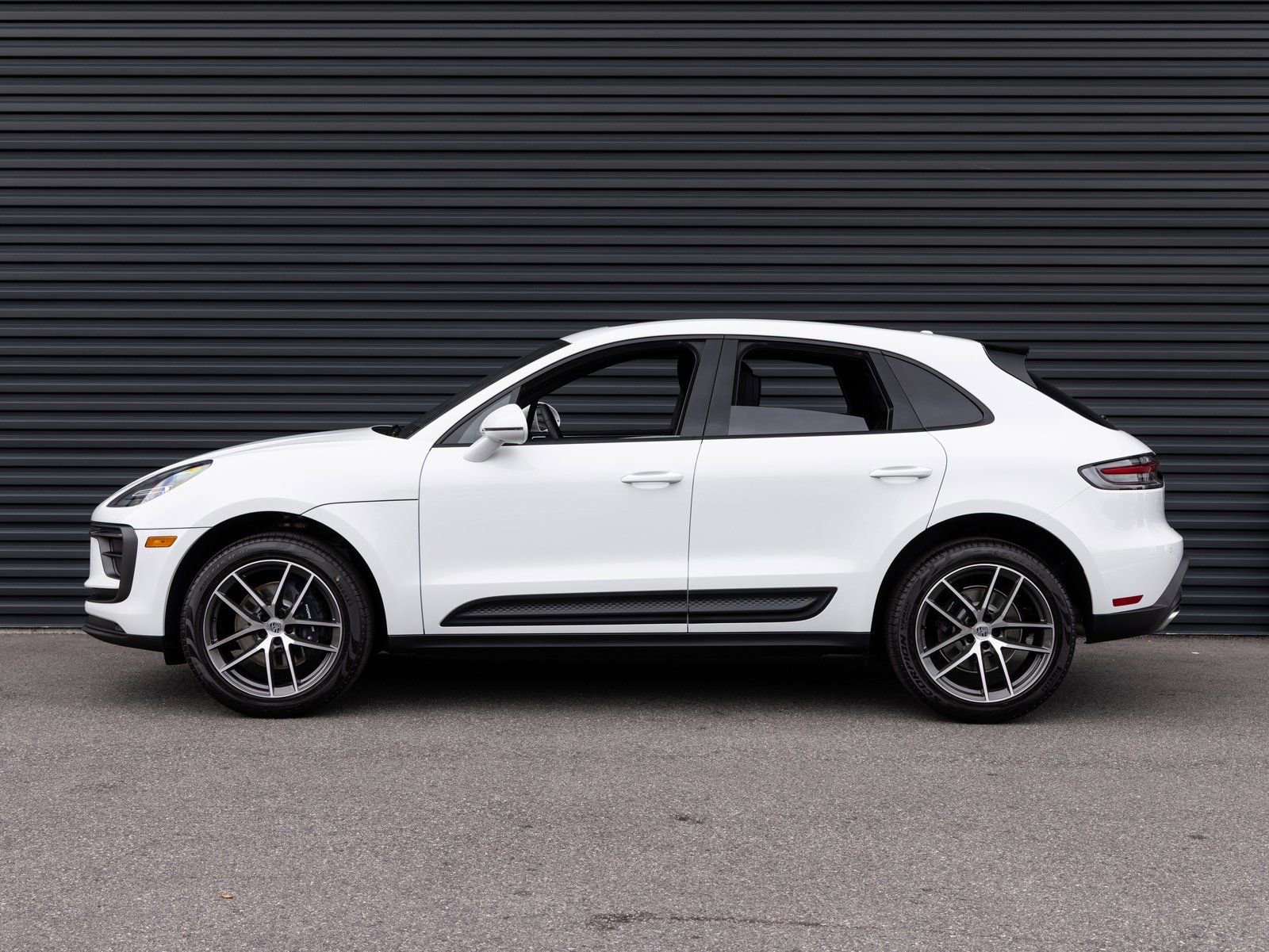 Certified 2026 Porsche Macan image 2