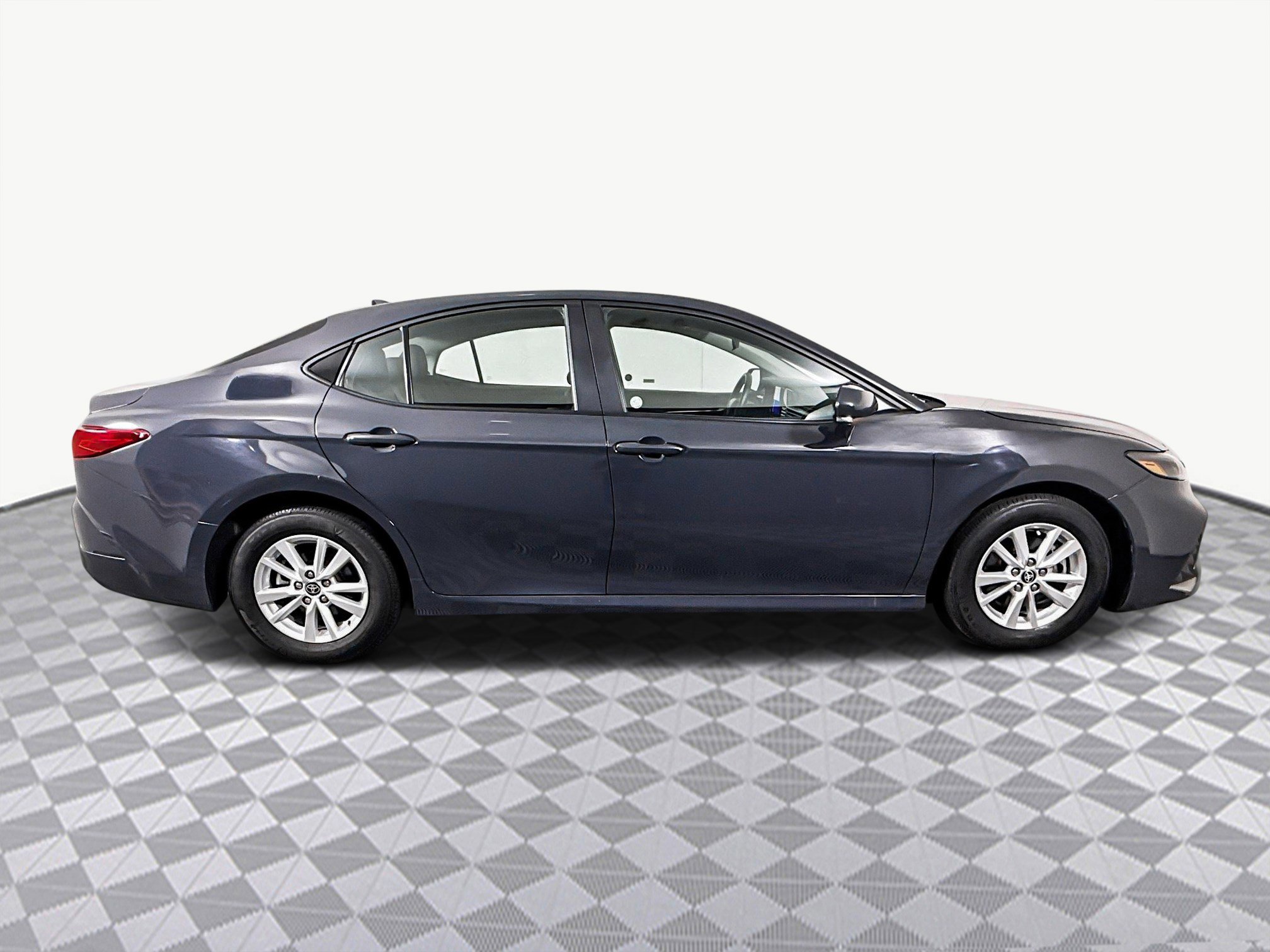 Used 2025 Toyota Camry LE image 11