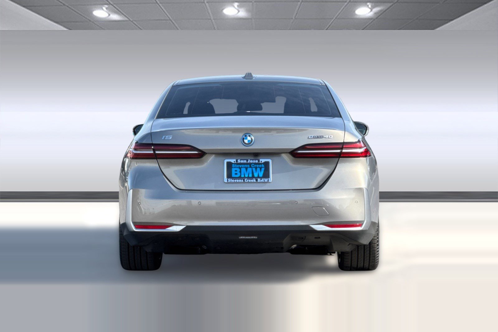 Used 2026 BMW i5 eDrive40 image 9