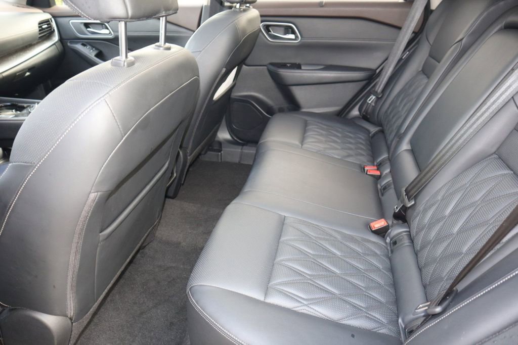 Certified 2022 Nissan Rogue Platinum w/ Head-Up Display Package image 19