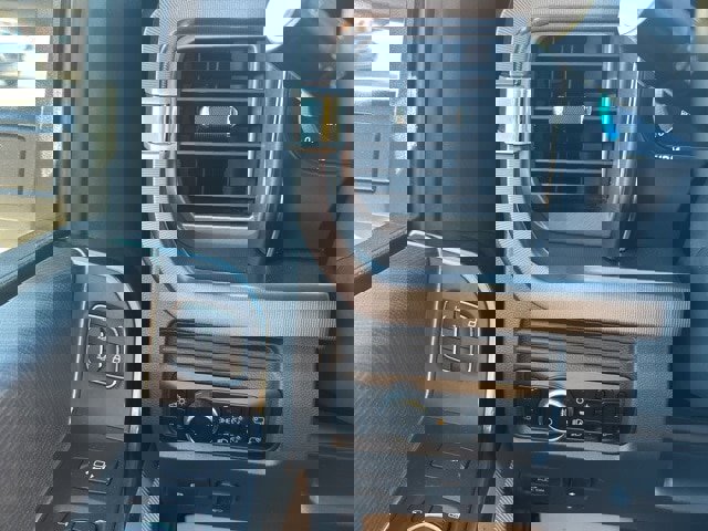 Used 2025 Ford F450 Platinum w/ FX4 Off-Road Package image 23