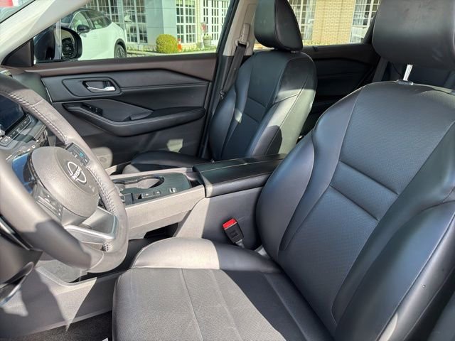 Used 2023 Nissan Rogue SV w/ SV Premium Package image 9