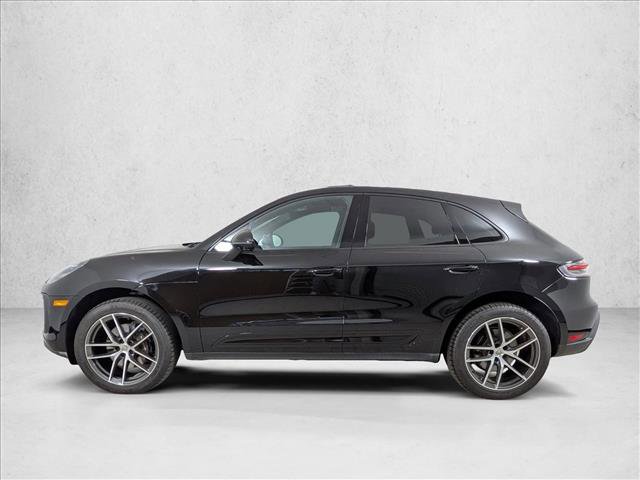 Certified 2025 Porsche Macan AWD/4WD image 2
