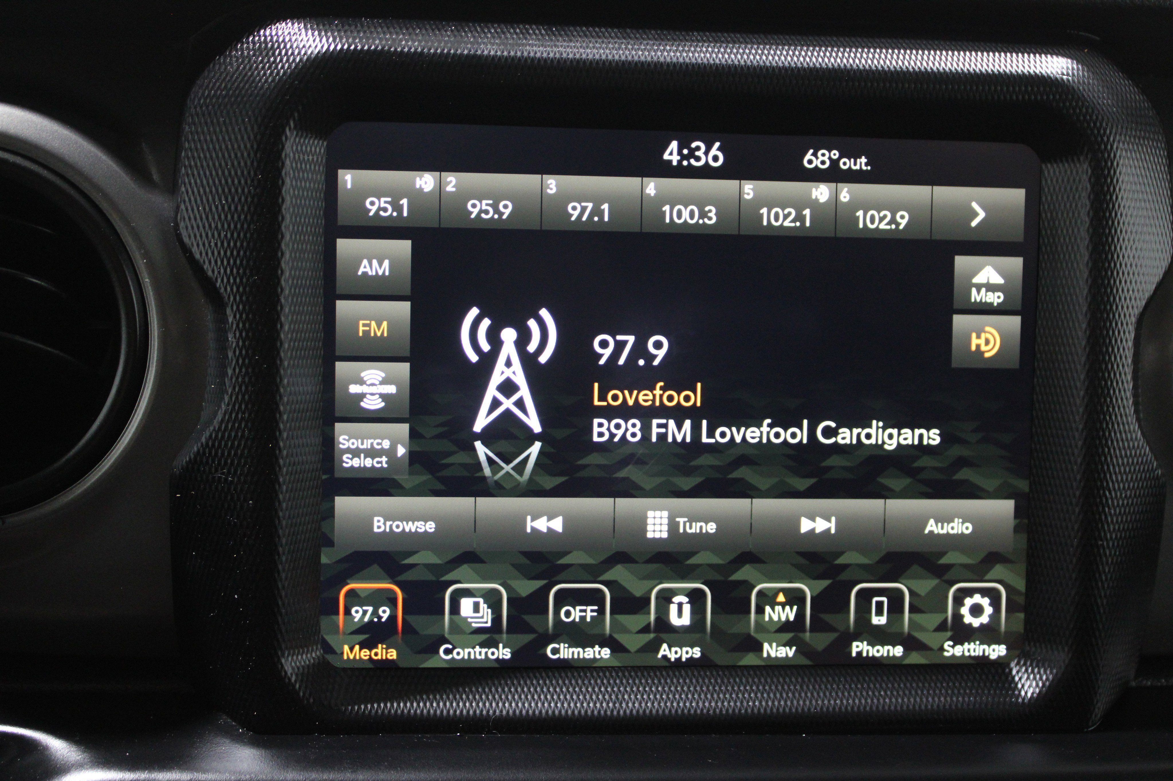 Used 2023 Jeep Gladiator Sport image 14